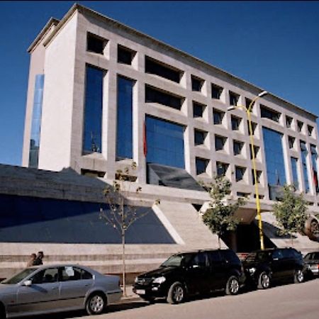 Center Apartment Tirana Bagian luar foto