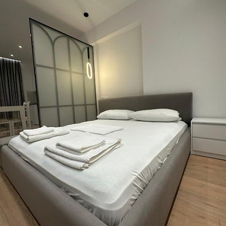 Center Apartment Tirana Bagian luar foto
