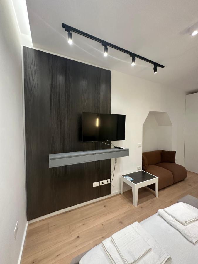 Center Apartment Tirana Bagian luar foto