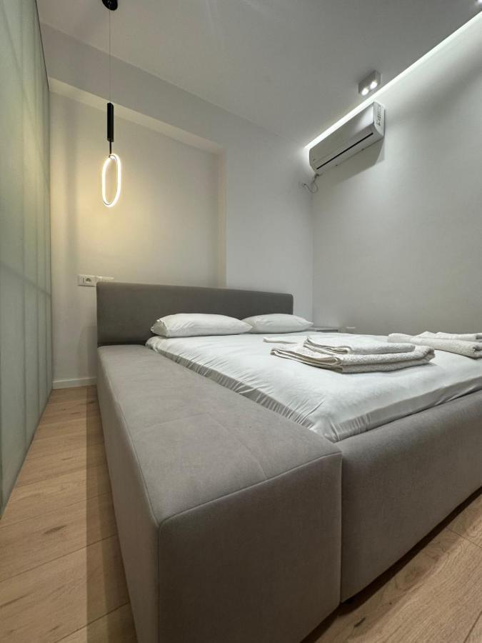 Center Apartment Tirana Bagian luar foto