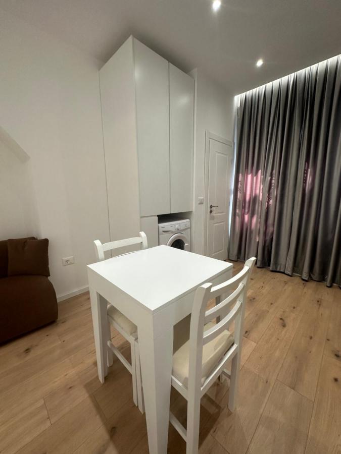 Center Apartment Tirana Bagian luar foto