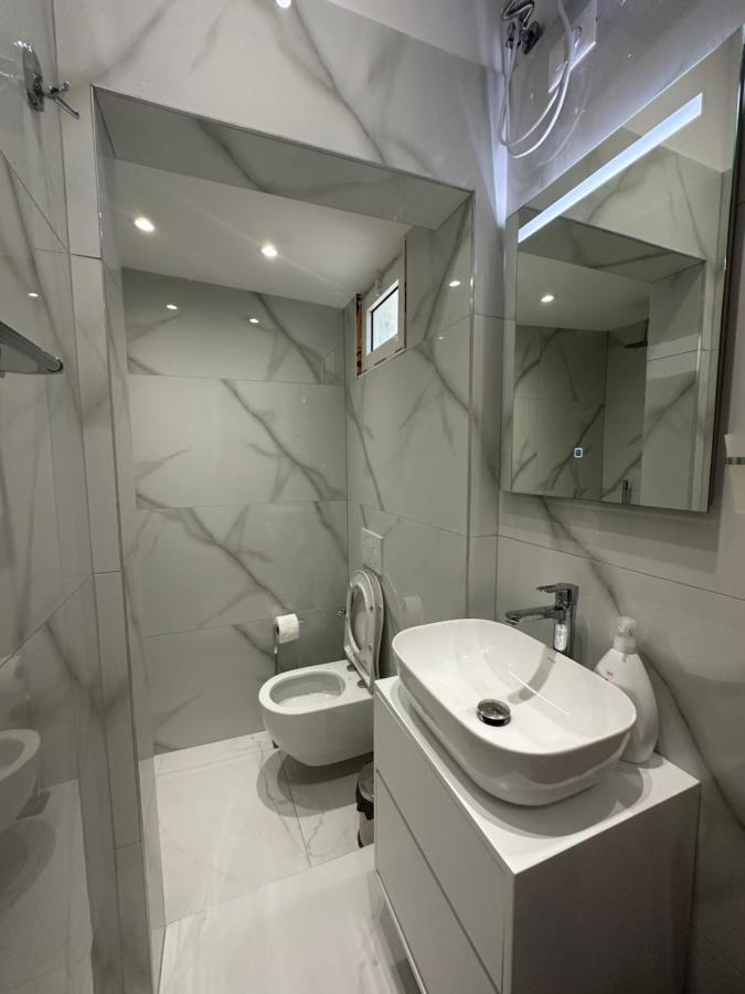 Center Apartment Tirana Bagian luar foto