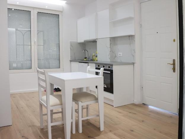 Center Apartment Tirana Bagian luar foto