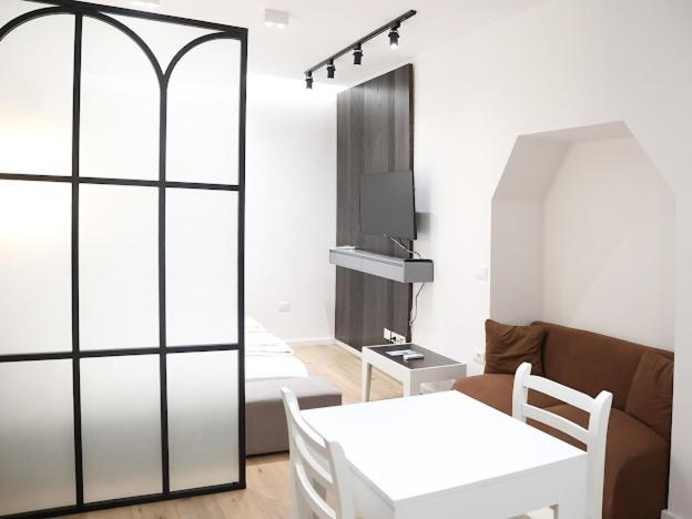 Center Apartment Tirana Bagian luar foto