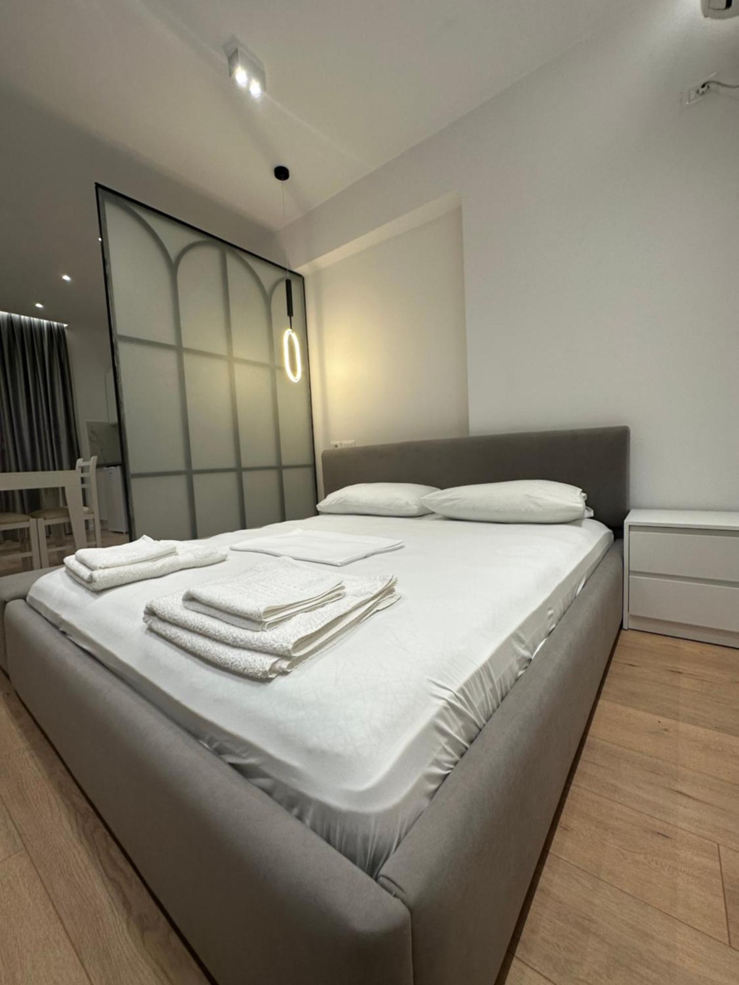 Center Apartment Tirana Bagian luar foto